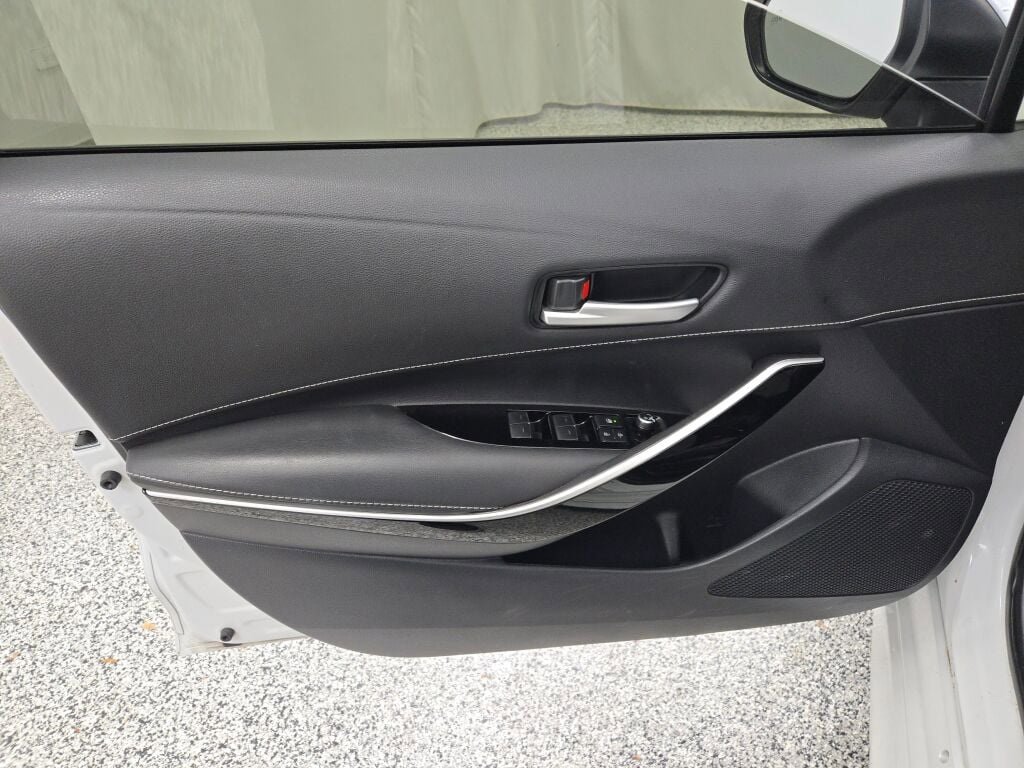 Used 2021 Toyota Corolla XSE image 19