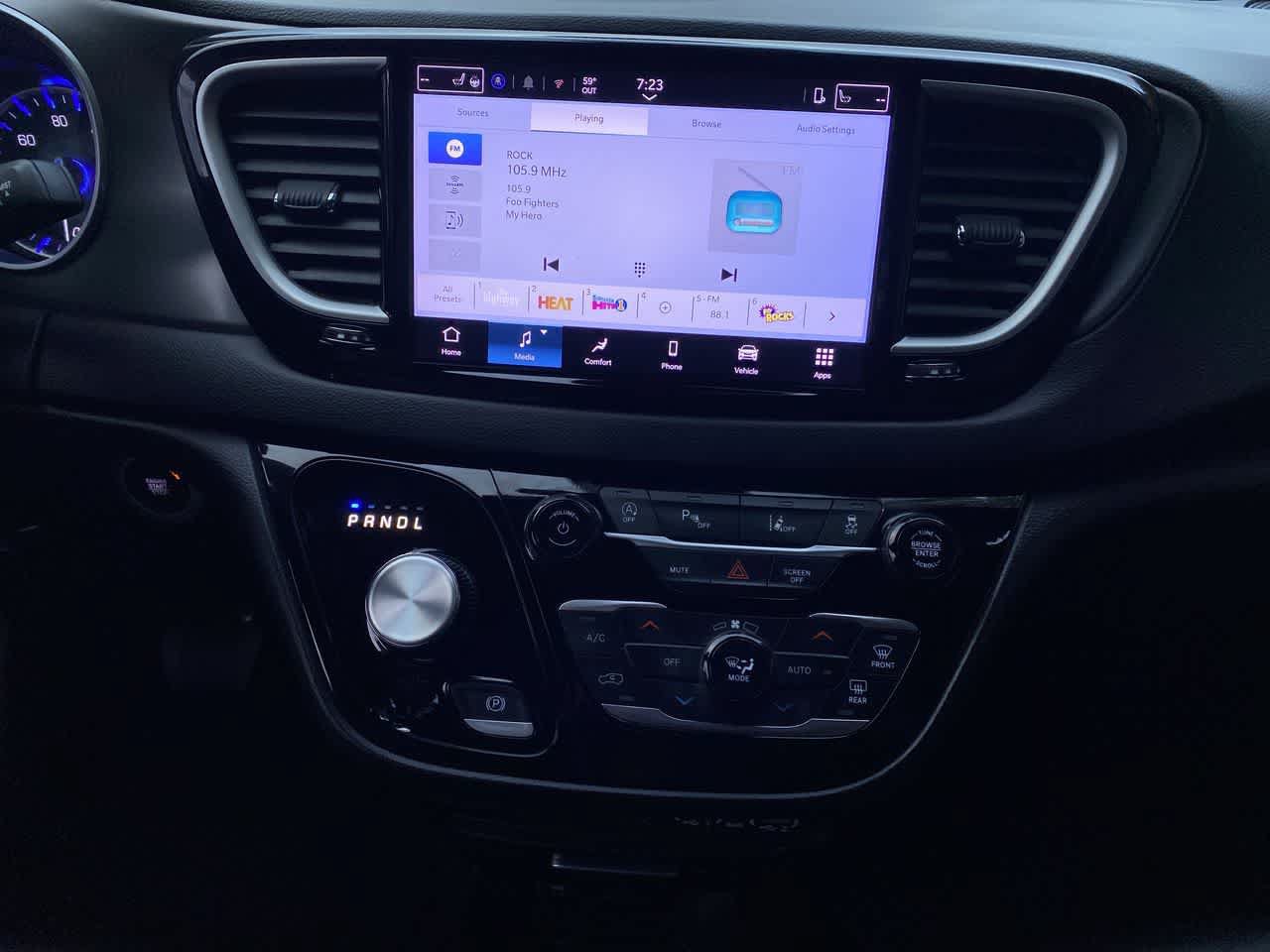 Used 2025 Chrysler Pacifica Select FWD image 24