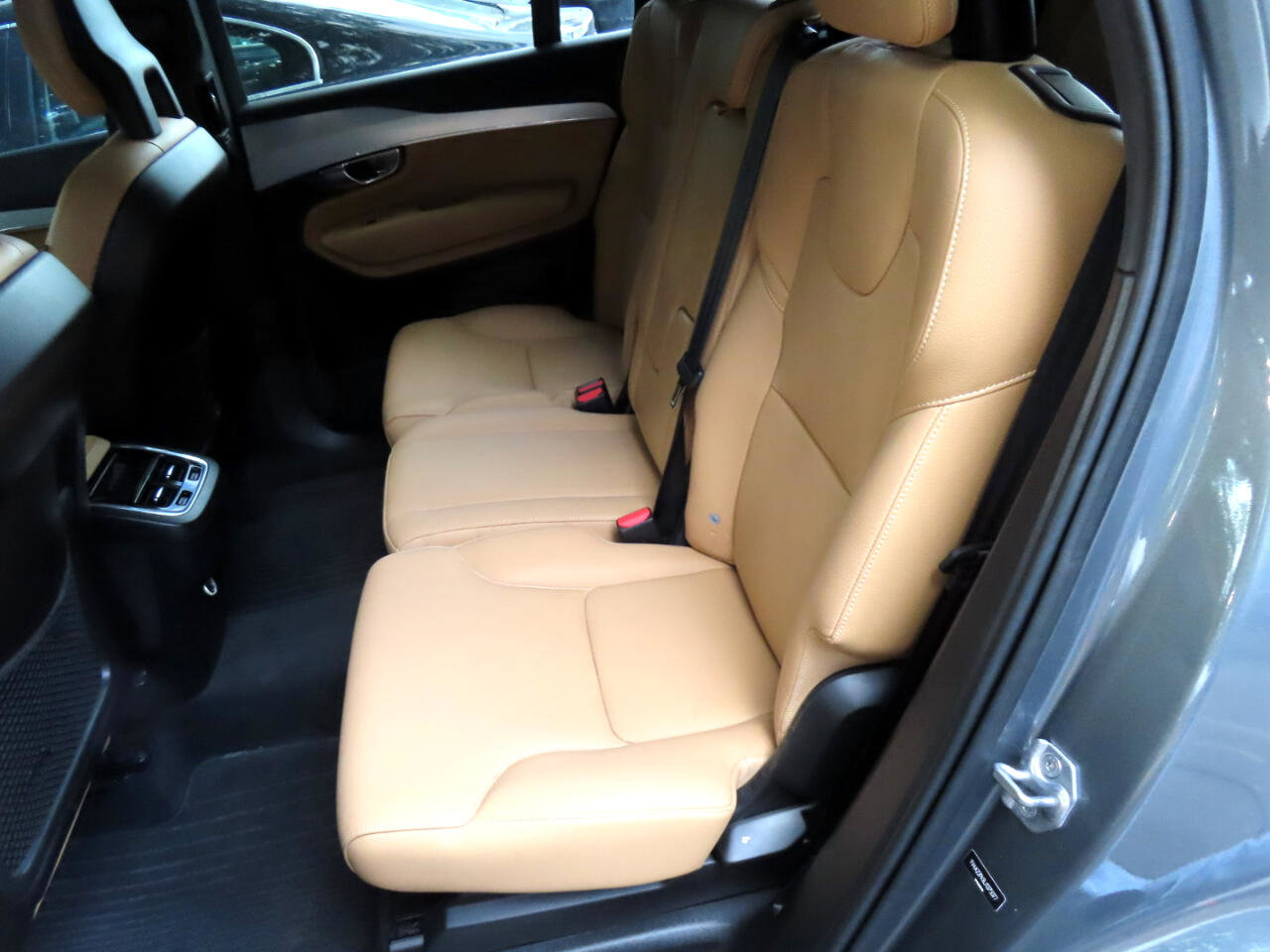 Used 2018 Volvo XC90 T6 Momentum w/ Convenience Package image 12