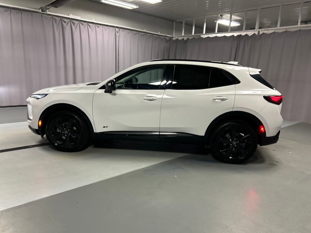 Used 2024 Buick Envision Sport Touring image 4