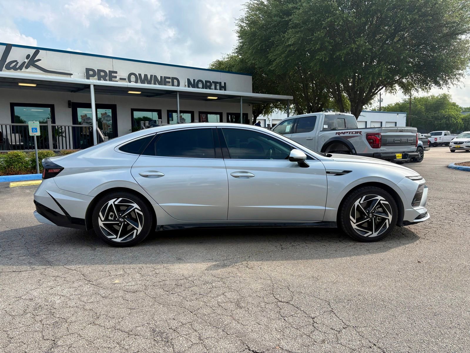 Used 2024 Hyundai Sonata SEL w/ Convenience Package FWD image 2