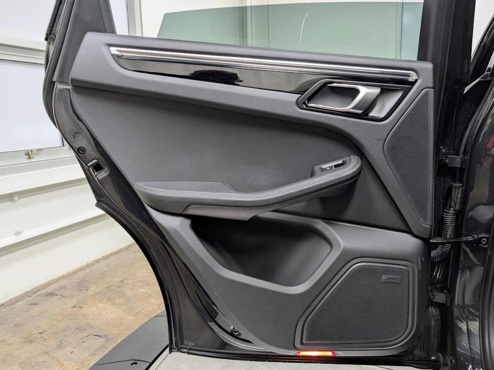 Used 2024 Porsche Macan AWD/4WD image 16
