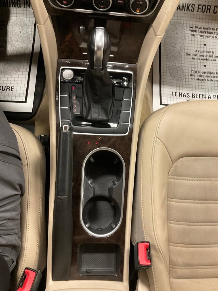 Used 2015 Volkswagen Passat TDI SEL Premium image 29