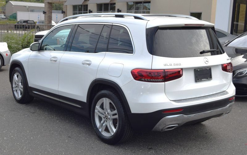 Used 2023 Mercedes-Benz GLB 250 4MATIC w/ Premium Package image 7