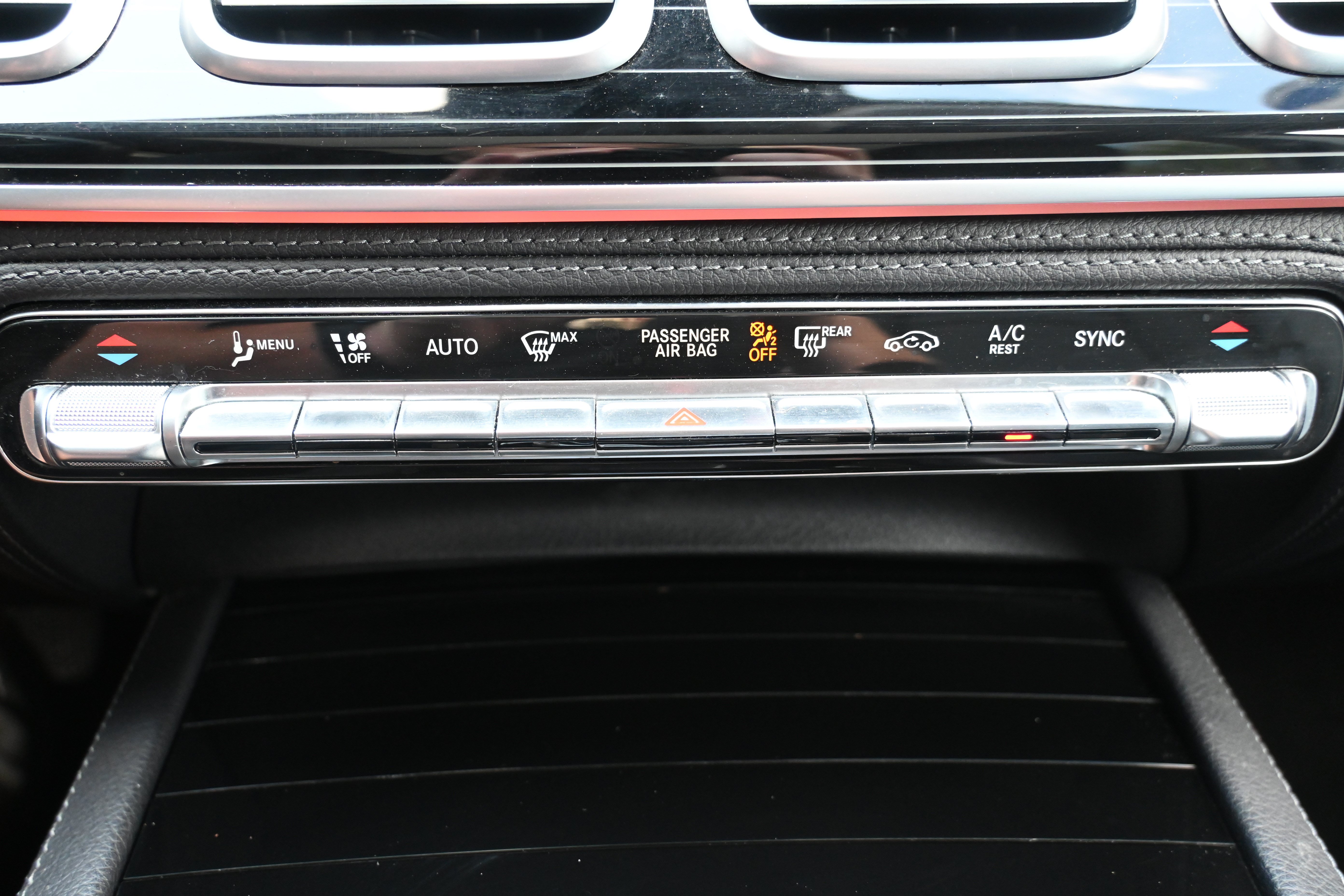 Used 2024 Mercedes-Benz GLE 350 4MATIC w/ AMG Line Exterior image 28