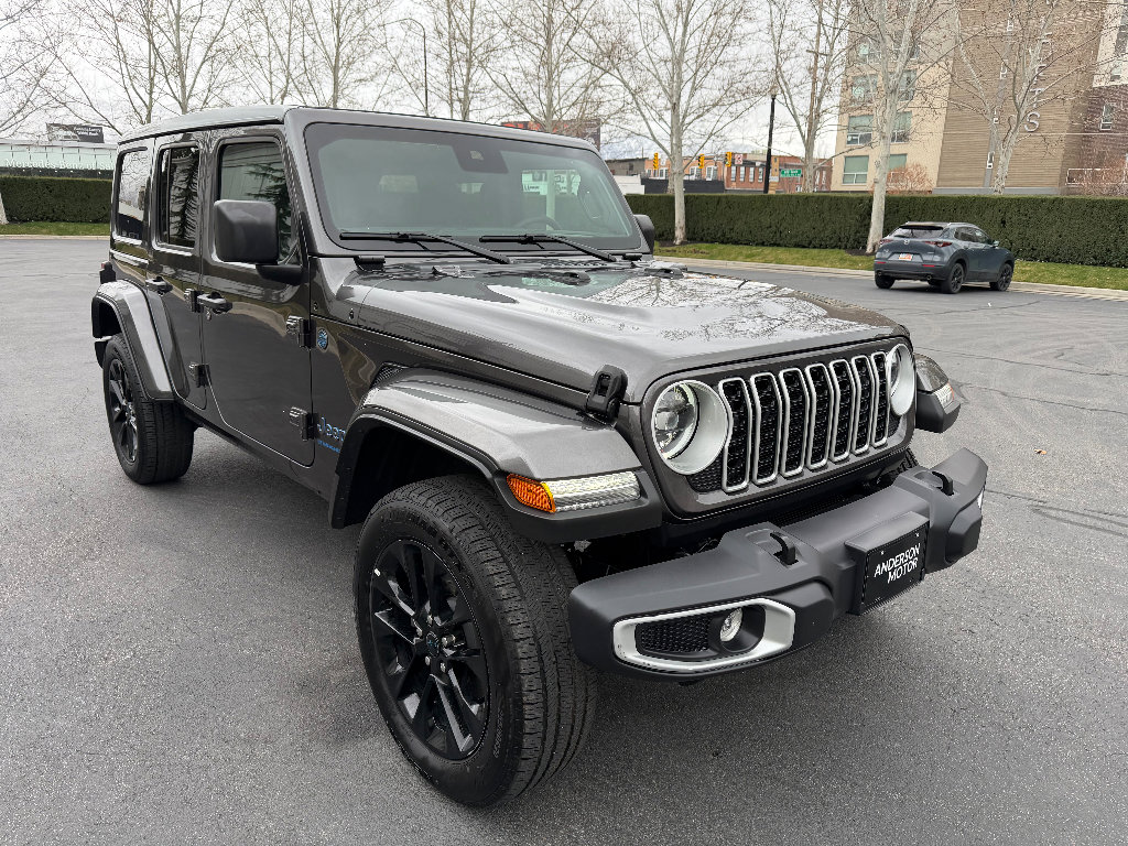 Used 2025 Jeep Wrangler Sahara w/ Safety Group AWD/4WD image 5