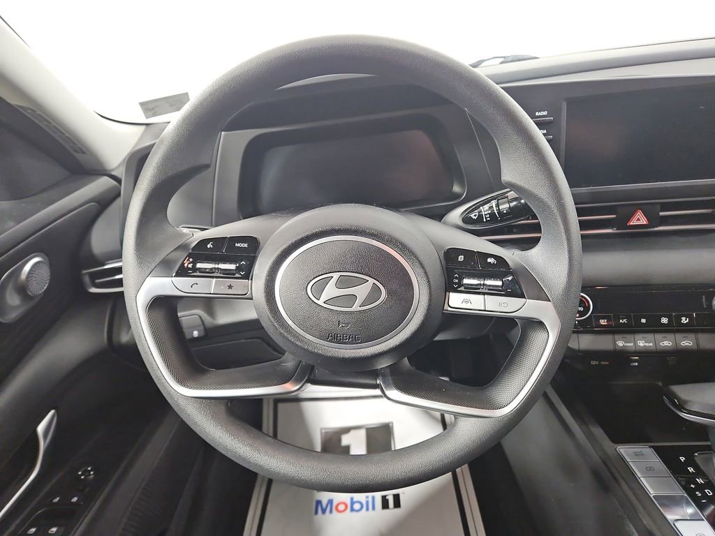 Certified 2025 Hyundai Elantra Blue FWD image 15