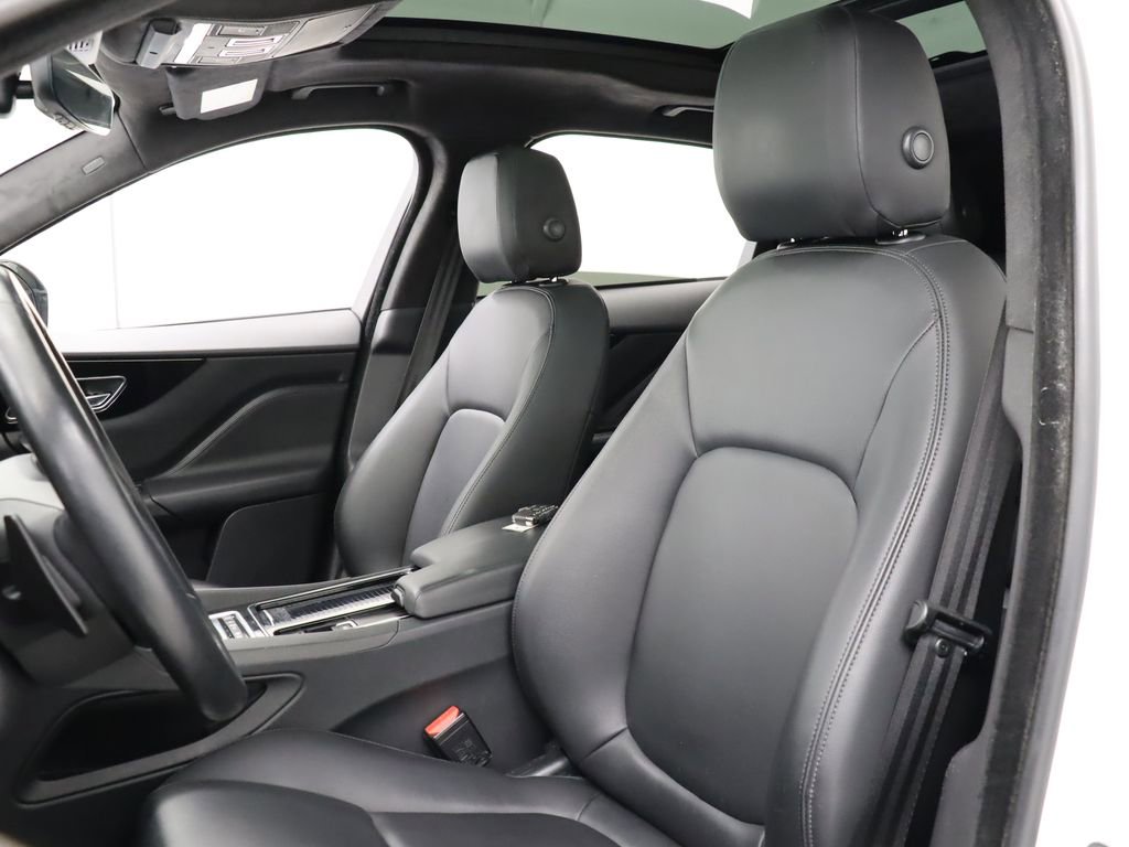 Used 2019 Jaguar F-PACE Premium AWD/4WD image 14