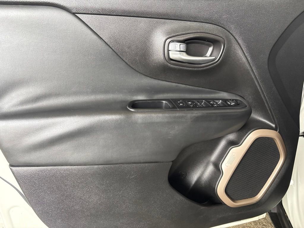 Used 2015 Jeep Renegade Limited FWD image 11