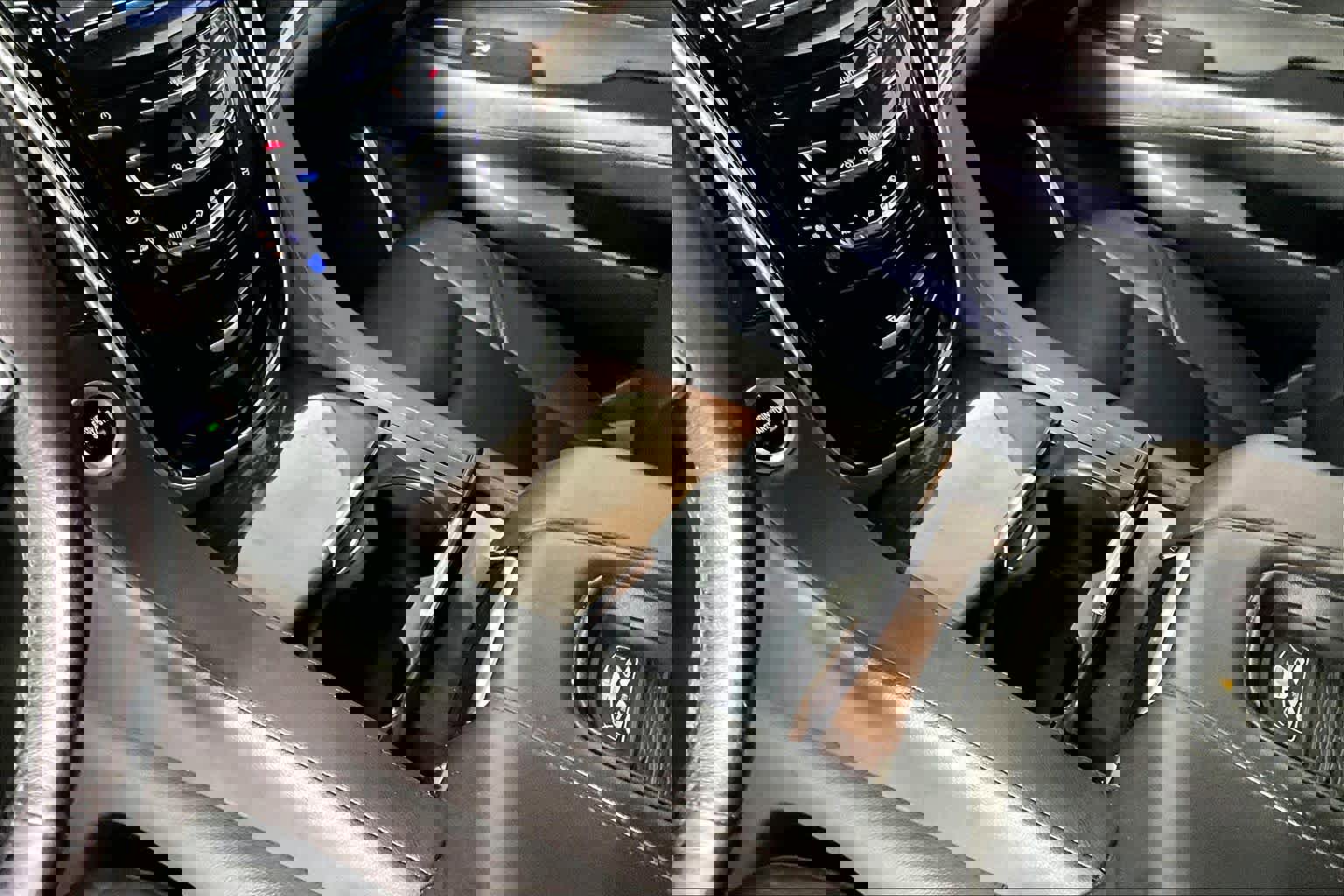 Used 2019 Cadillac Escalade ESV Premium Luxury image 15