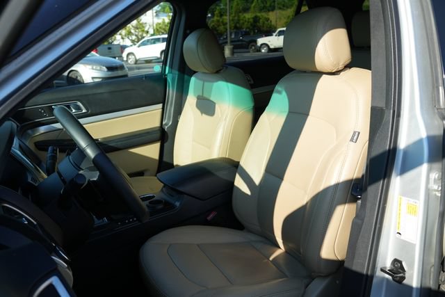 Used 2017 Ford Explorer XLT w/ Equipment Group 202A FWD image 22