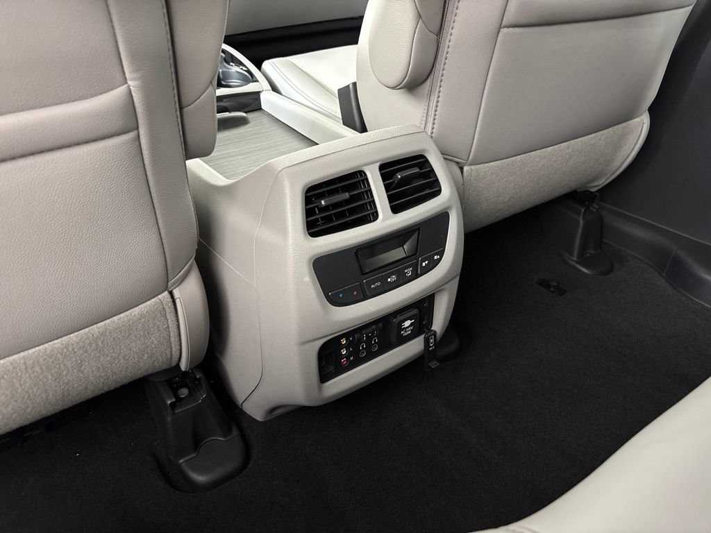 Used 2017 Honda Pilot Touring image 27