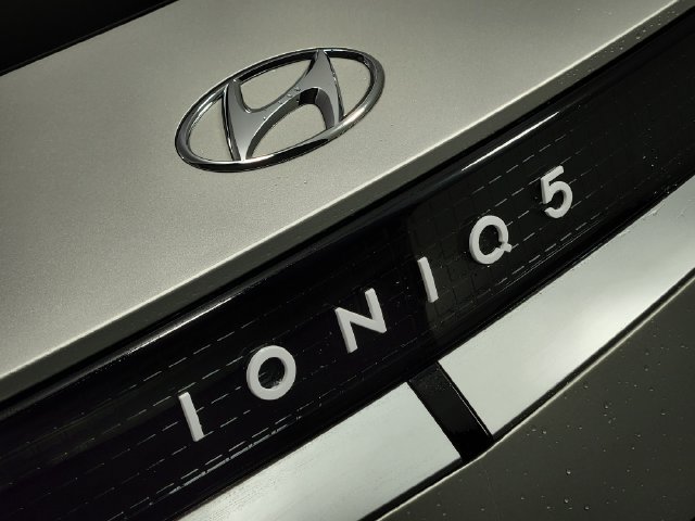 Certified 2024 Hyundai Ioniq 5 SEL AWD/4WD image 9