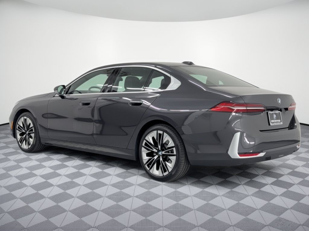 Certified 2026 BMW 530i RWD image 3
