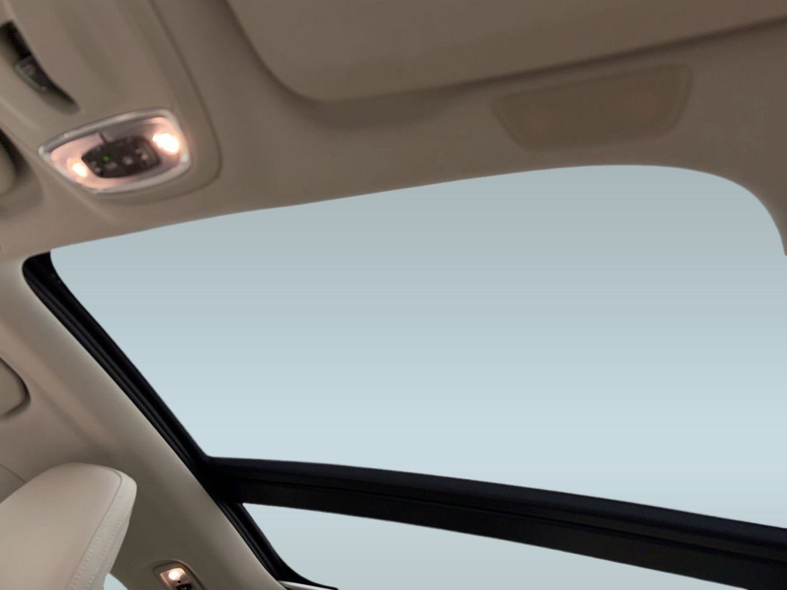 Used 2019 Volvo S60 T5 Momentum image 13