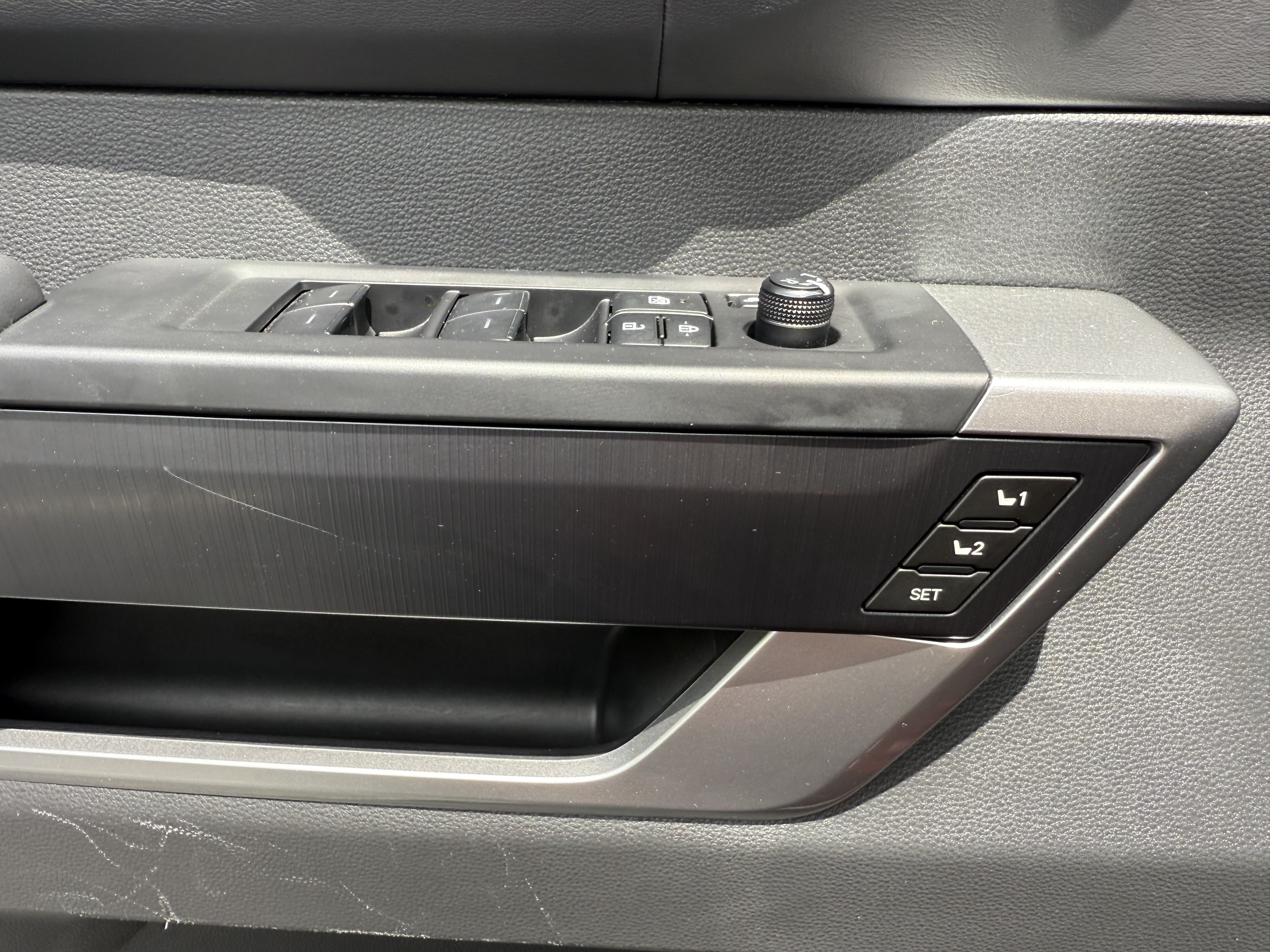 Certified 2025 Toyota Sequoia Platinum AWD/4WD image 19