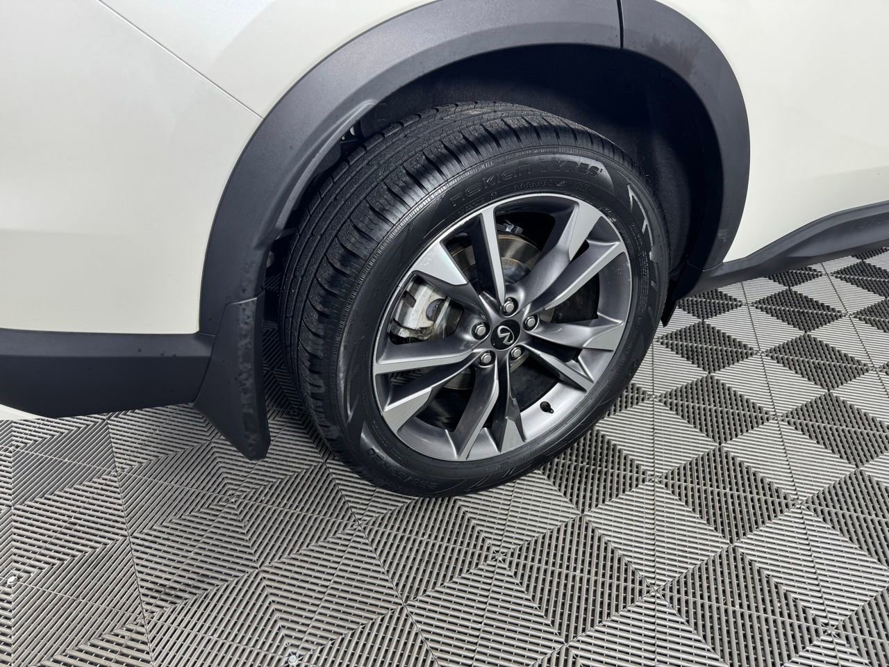 Used 2023 INFINITI QX60 Luxe w/ Performance Audio Package image 38