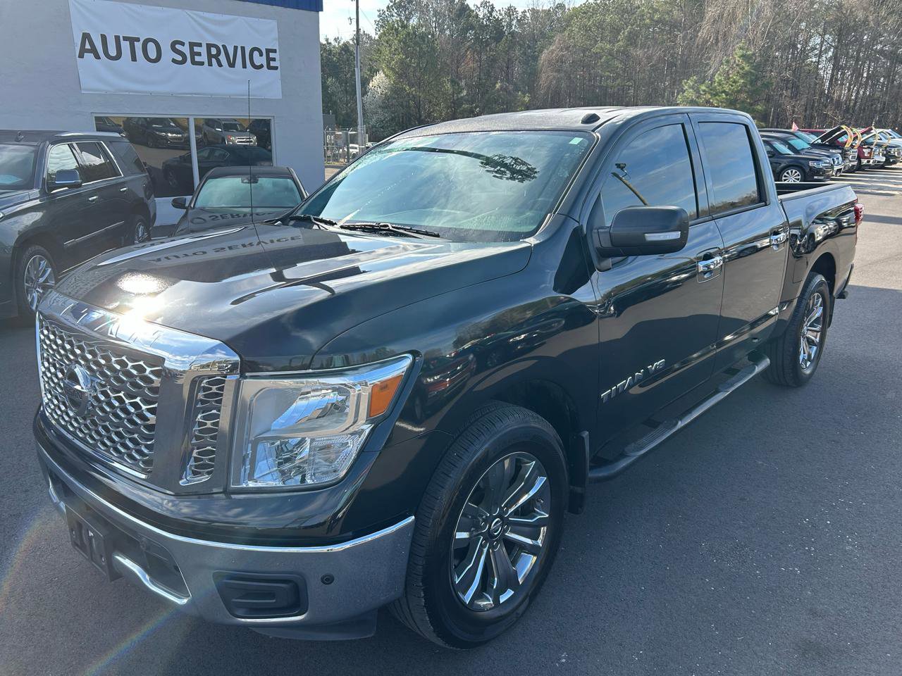 Used 2018 Nissan Titan SV w/ SV Convenience Package RWD image 1