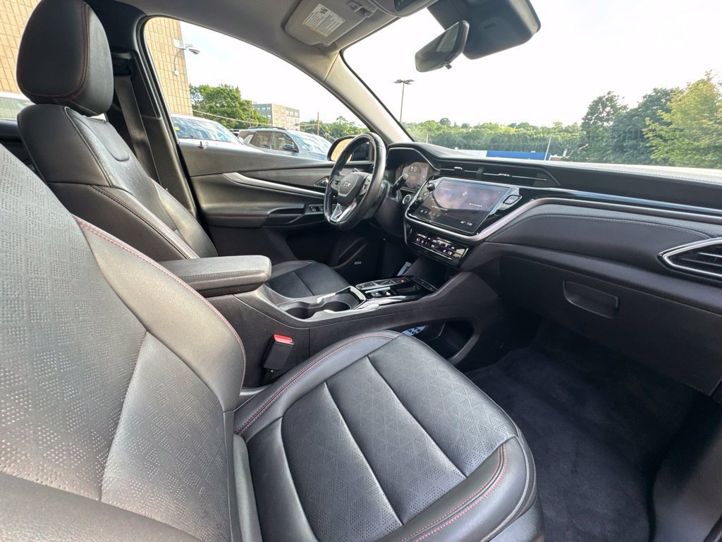 Used 2023 Chevrolet Bolt EUV Premier w/ Sun & Sound Package FWD image 21