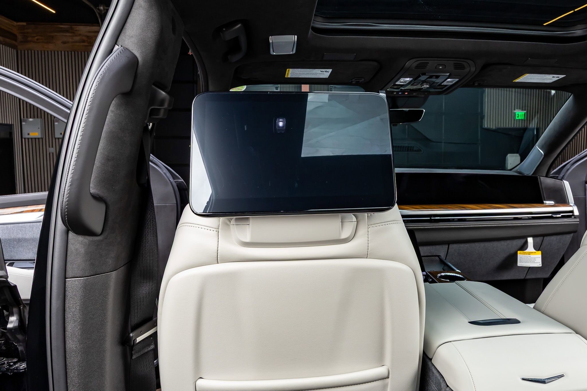 Used 2025 Cadillac Escalade Sport Platinum image 36