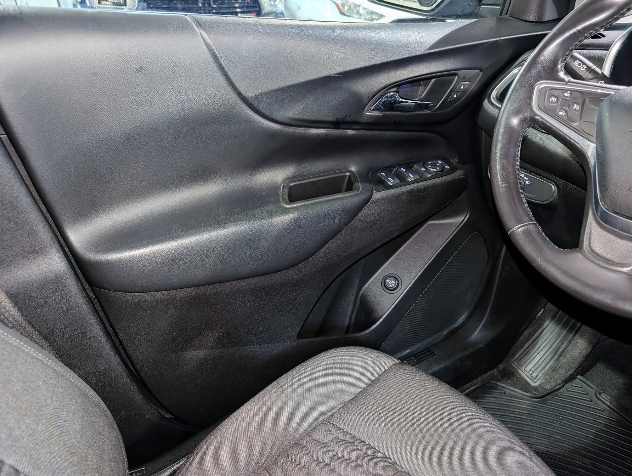 Used 2018 Chevrolet Equinox LT image 31