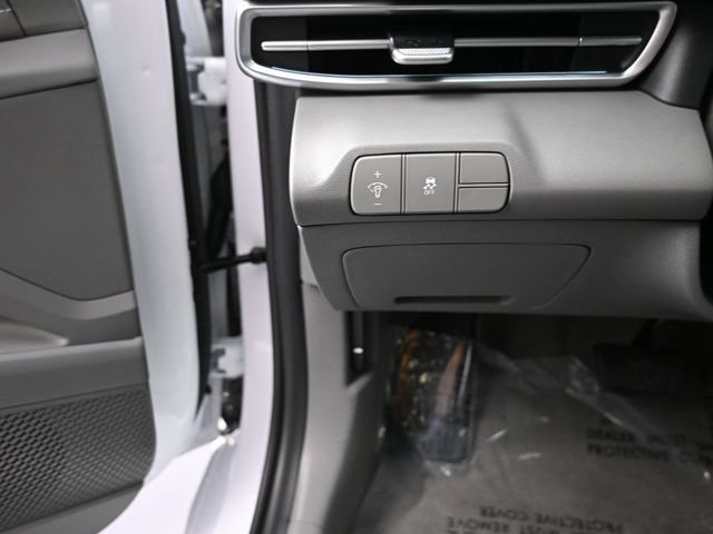Used 2025 Hyundai Elantra SEL FWD image 18