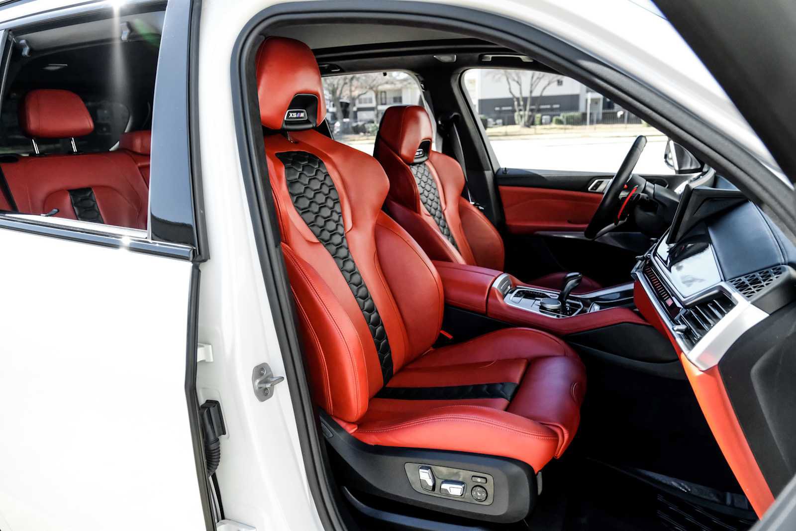 Used 2025 BMW X5 M Competition w/ Executive Package image 39