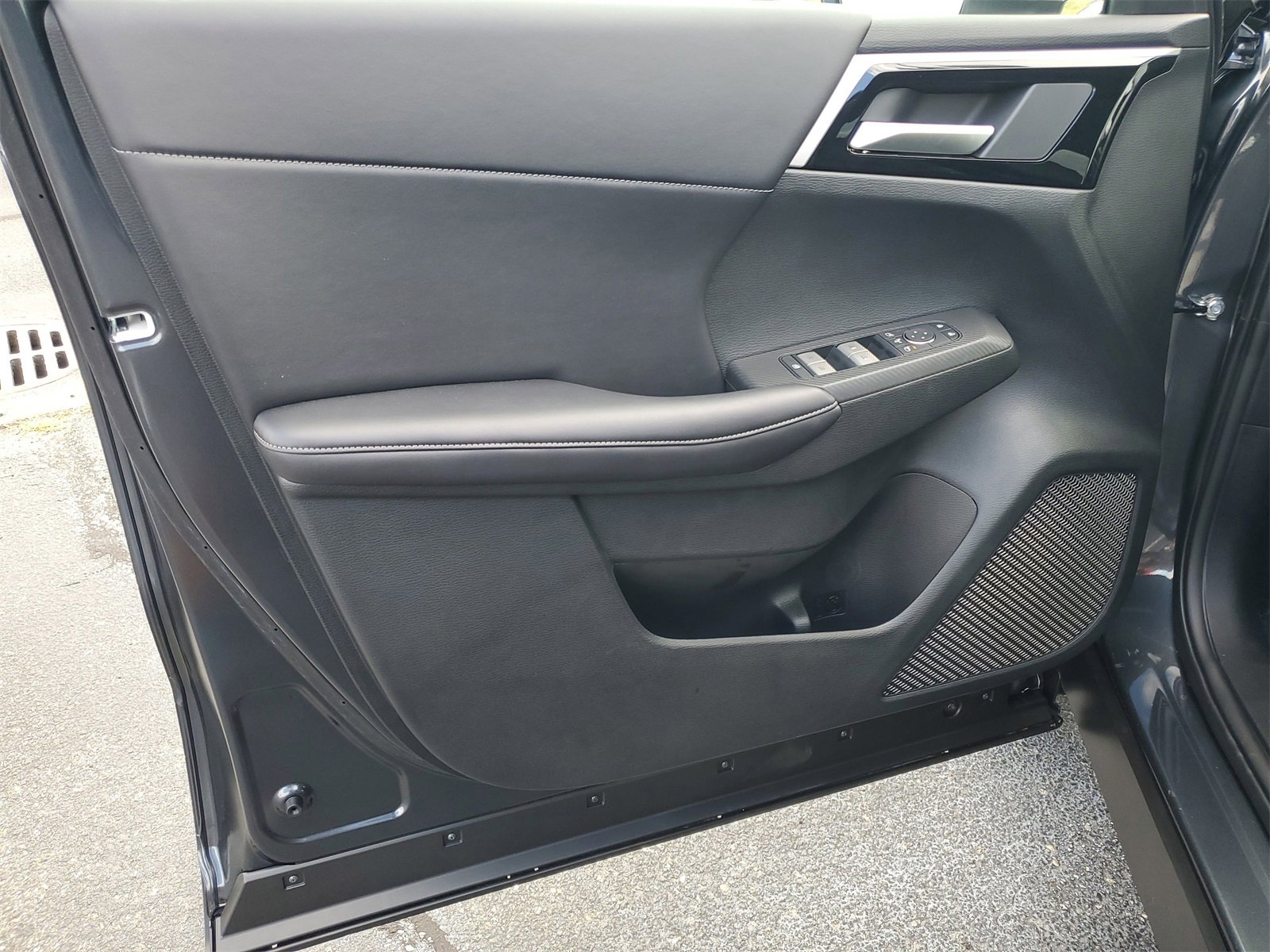 New 2025 Mitsubishi Outlander SE image 8