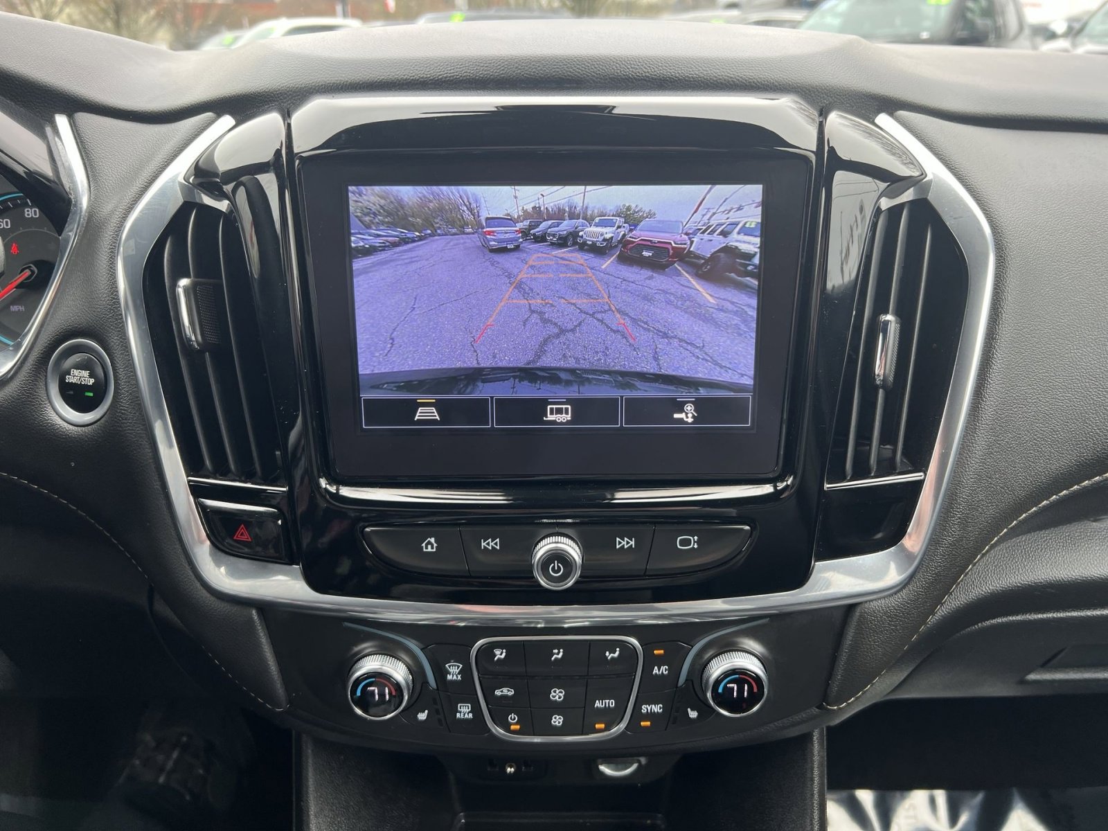 Used 2023 Chevrolet Traverse LT image 19