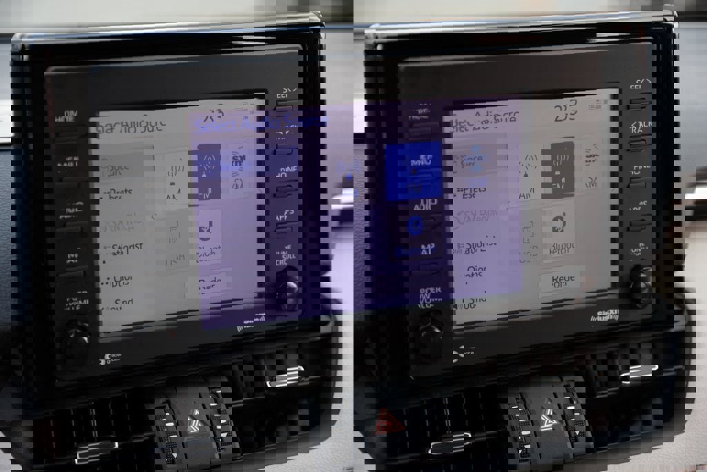 Used 2021 Toyota RAV4 XLE Premium image 30