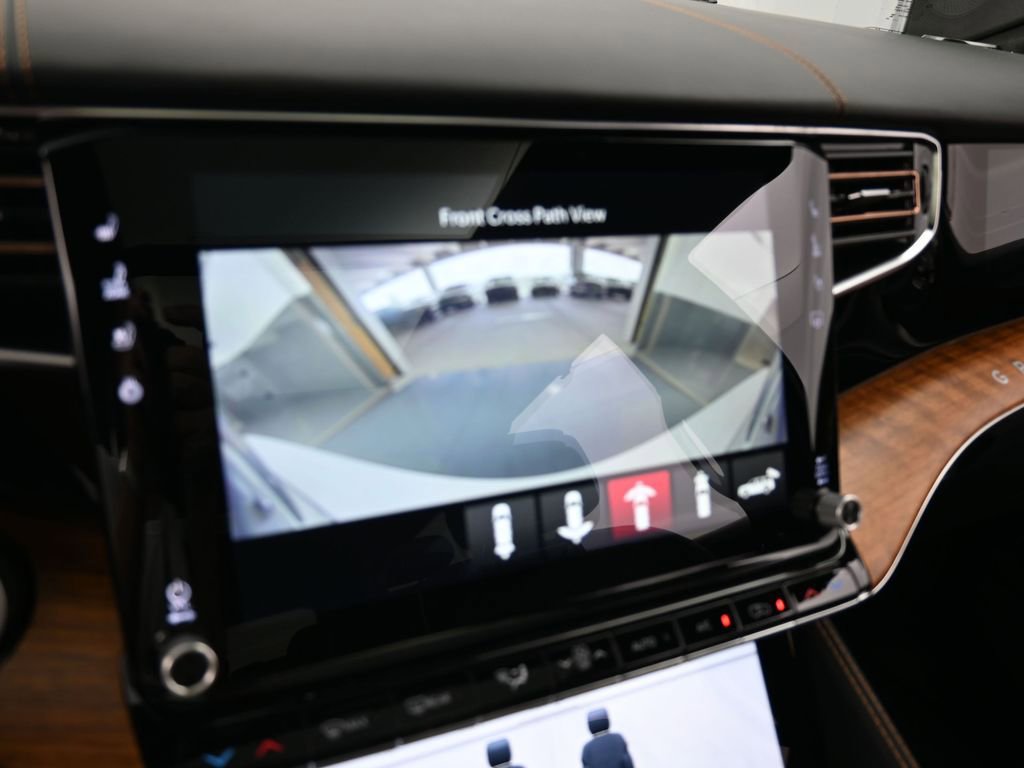 Used 2024 Jeep Grand Wagoneer Series III image 17