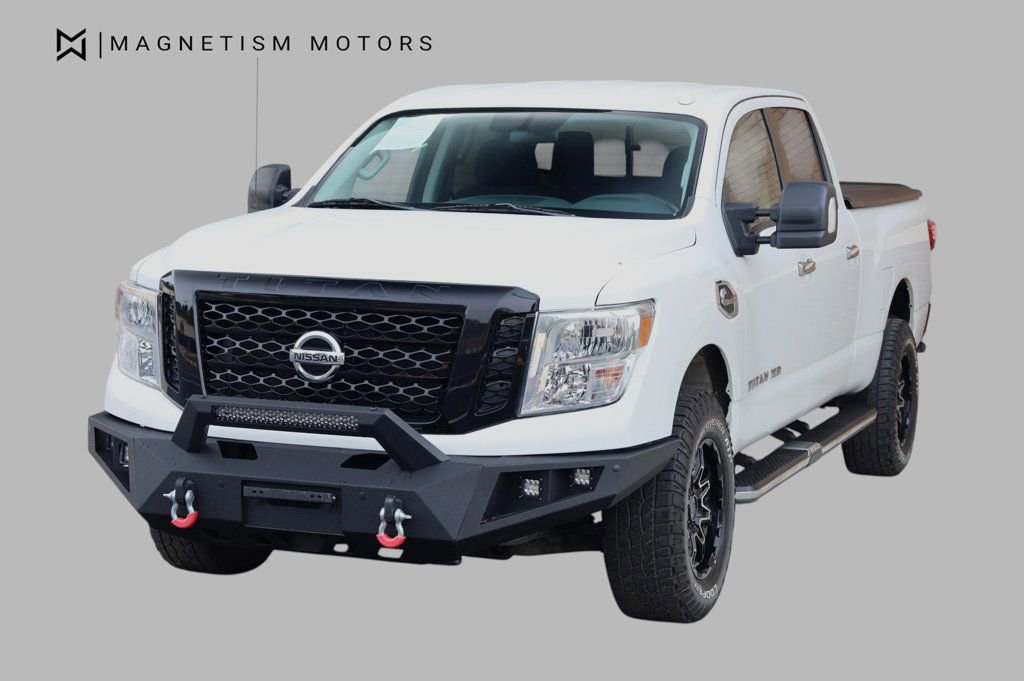 Used 2018 Nissan Titan SV image 6