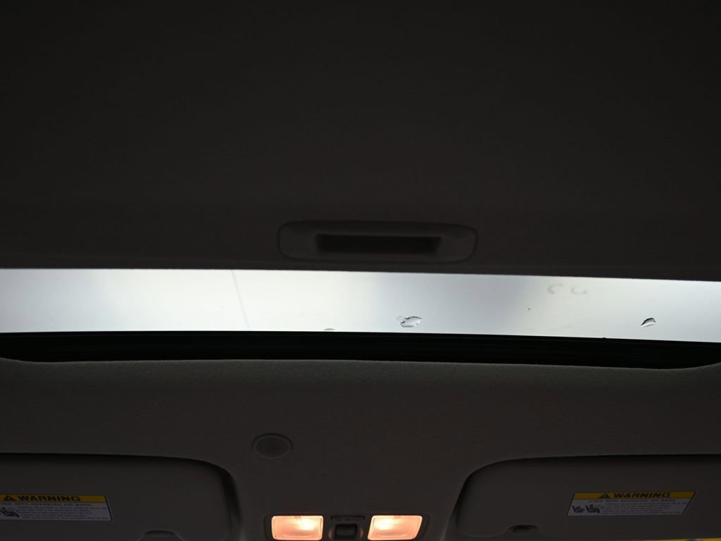 Certified 2025 Hyundai Venue SEL image 11