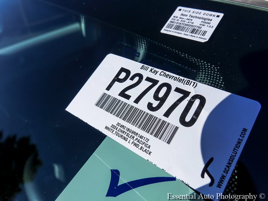 Used 2024 Chrysler Pacifica Touring-L FWD image 28
