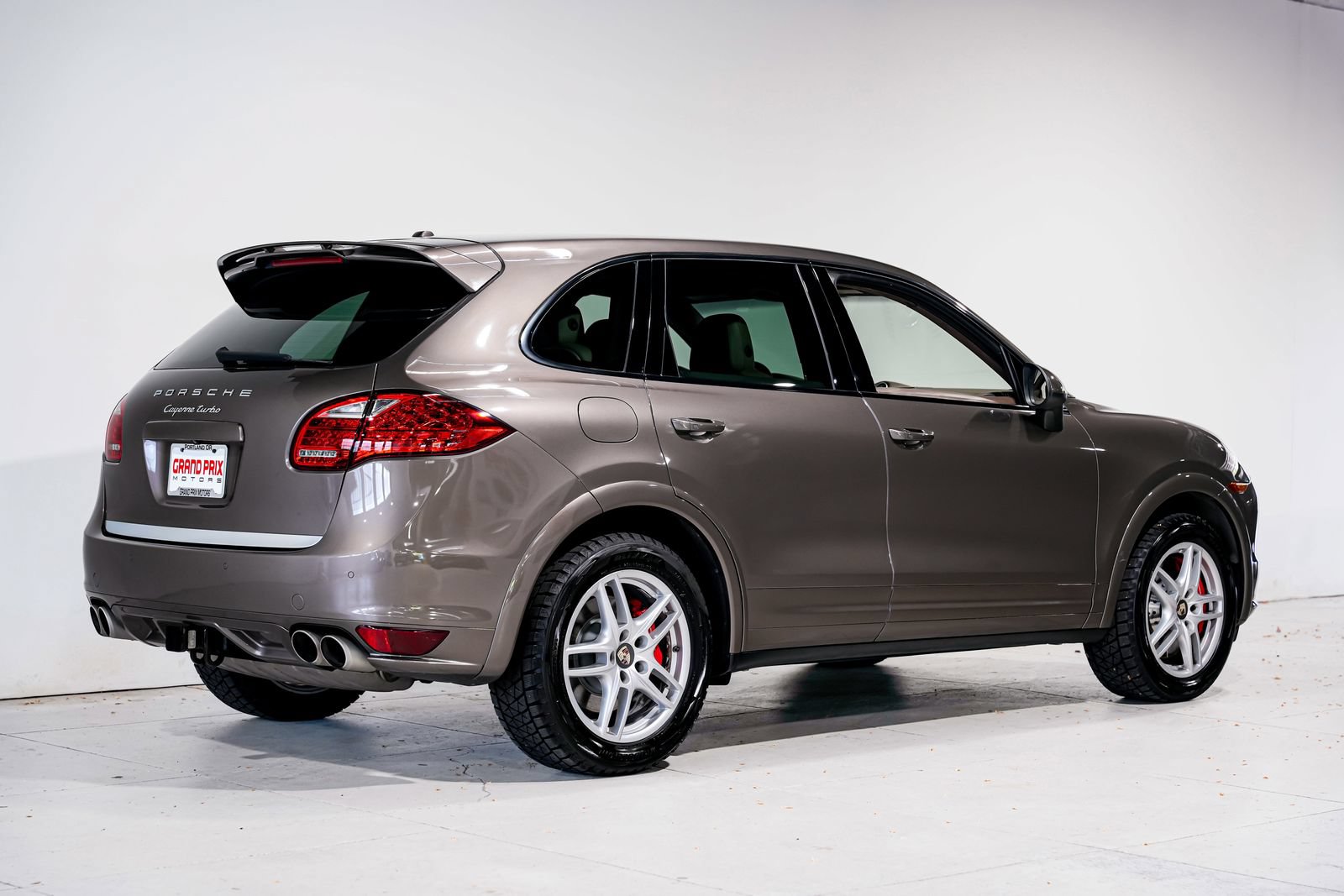 Used 2013 Porsche Cayenne Turbo AWD/4WD image 3