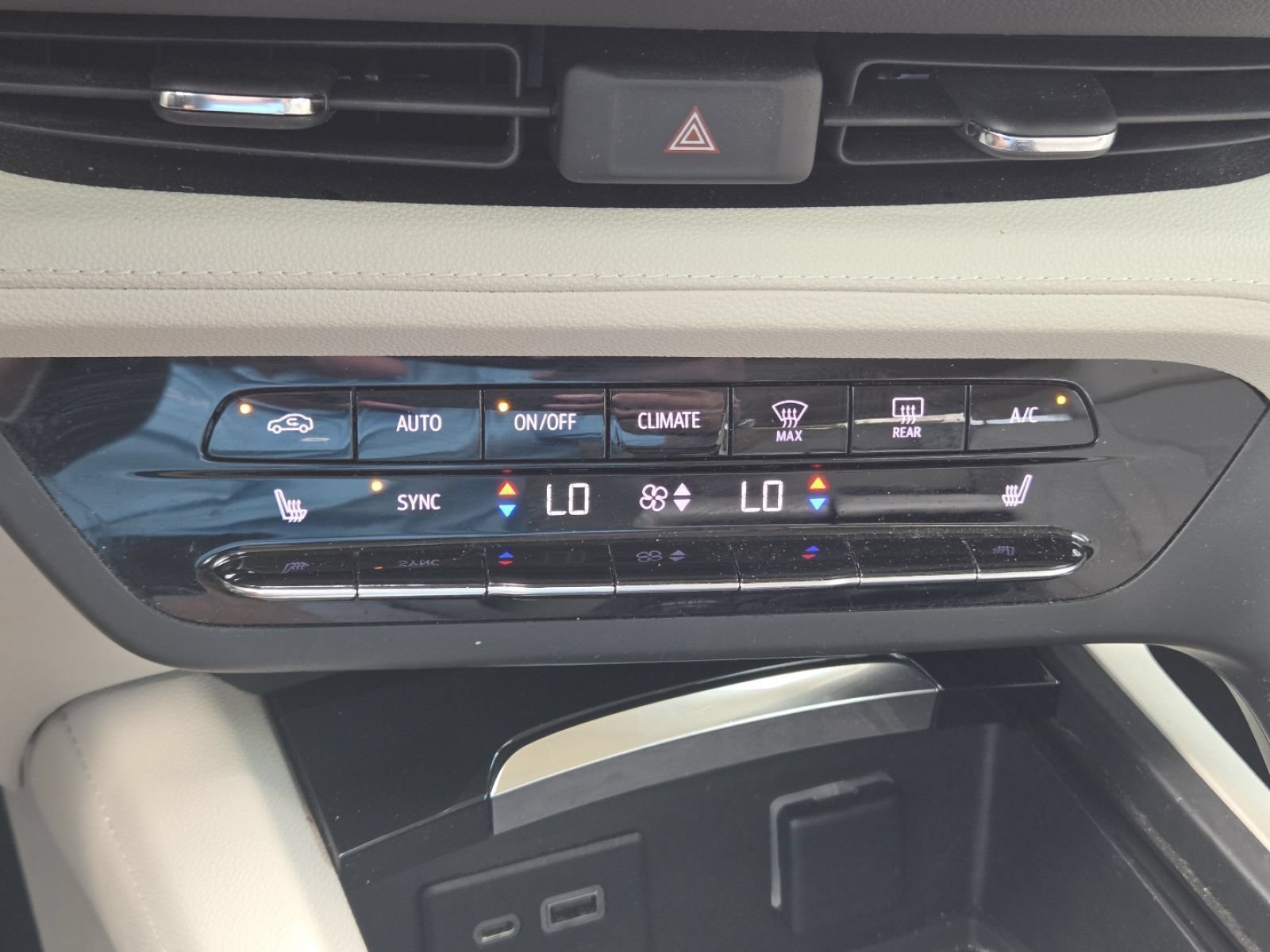Used 2021 Buick Envision Essence FWD image 31