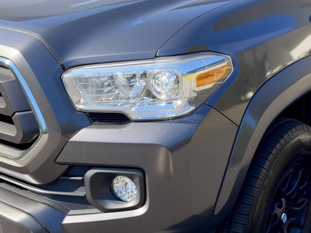 Used 2022 Toyota Tacoma SR5 w/ Technology Package RWD image 12