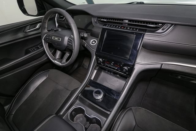 Used 2023 Jeep Grand Cherokee L Laredo AWD/4WD image 17