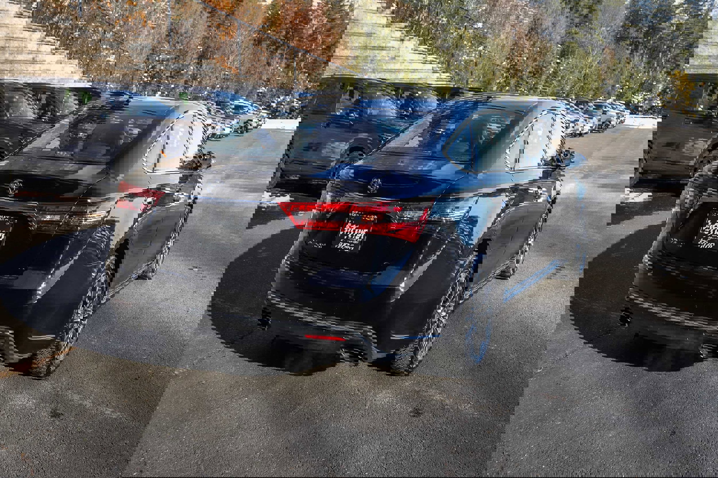 Used 2016 Toyota Avalon XLE image 5