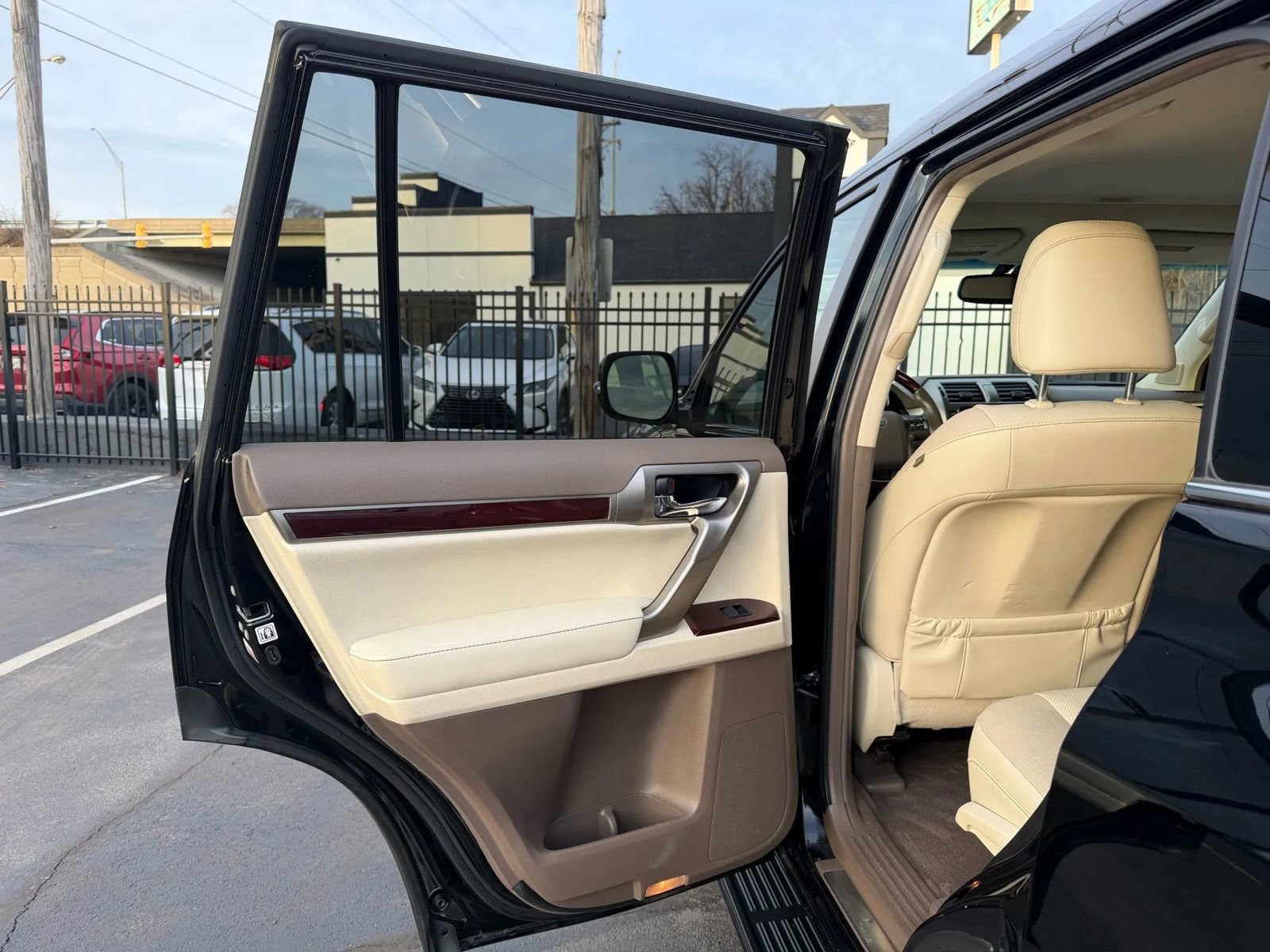 Used 2018 Lexus GX 460 Premium w/ Premium Package image 21