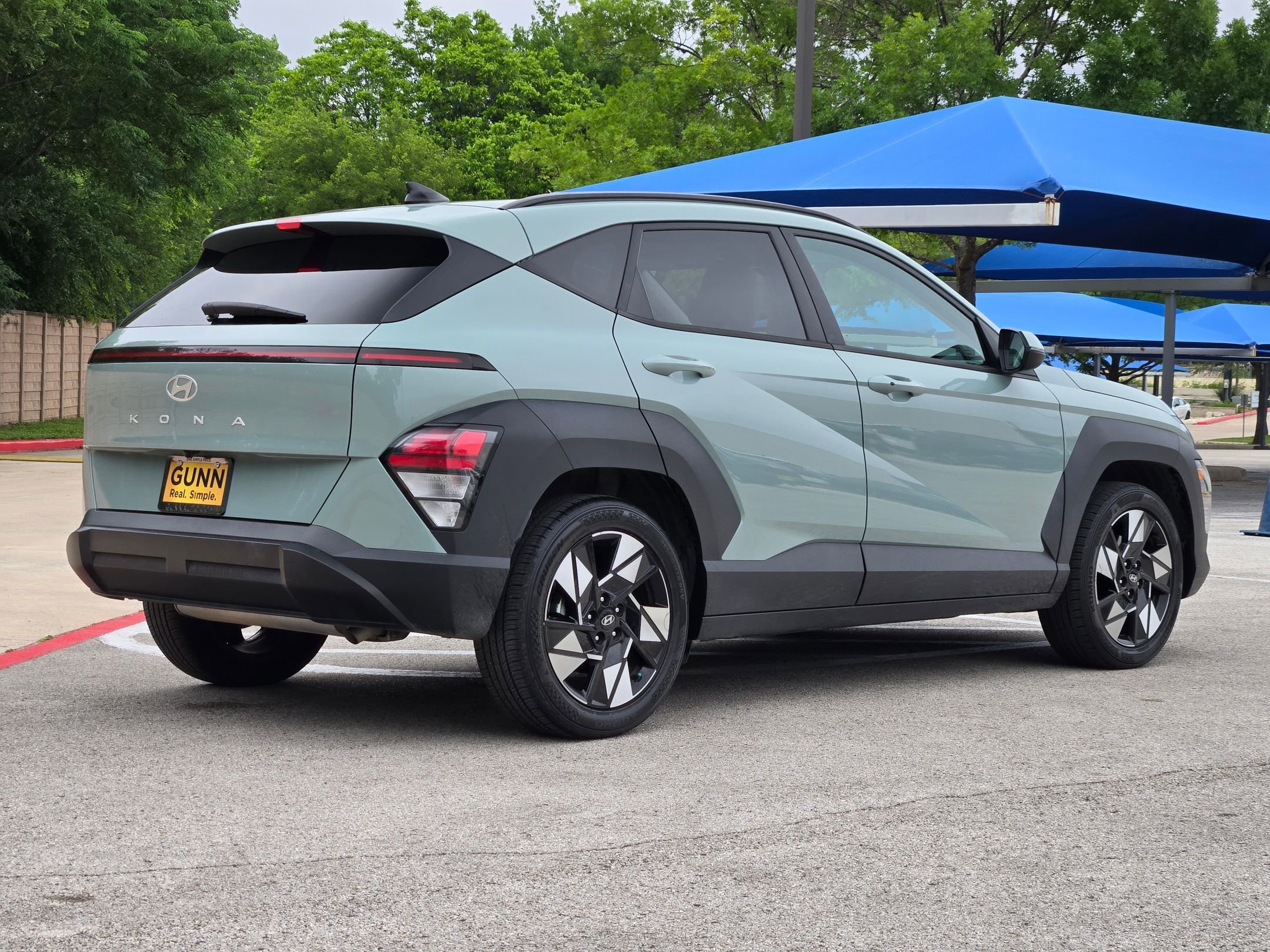 Used 2024 Hyundai Kona SEL FWD image 3