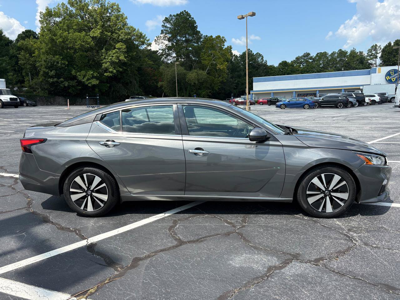 Used 2022 Nissan Altima 2.5 SV w/ SV Premium Package FWD image 4