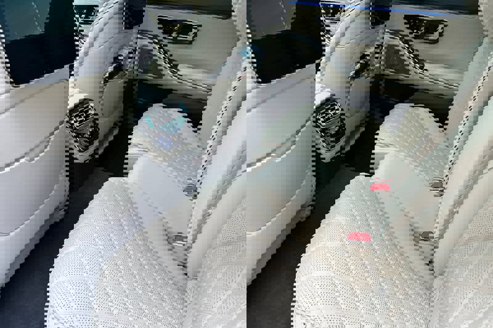 Used 2024 Mercedes-Benz S 580 4MATIC Sedan image 4