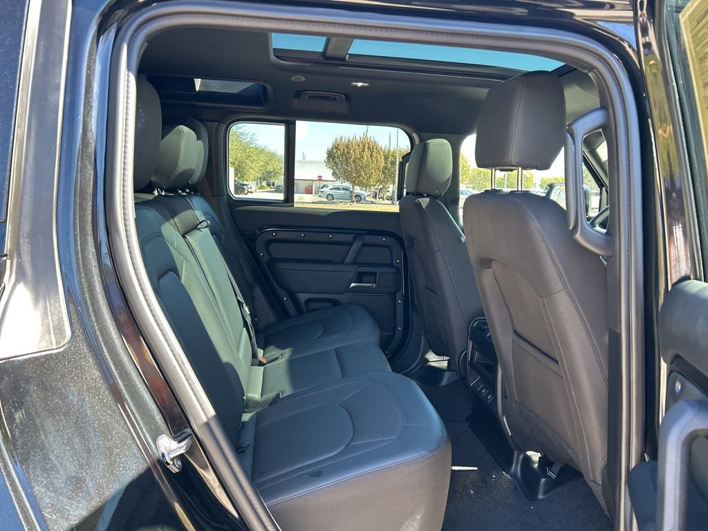 Used 2025 Land Rover Defender 110 S image 44