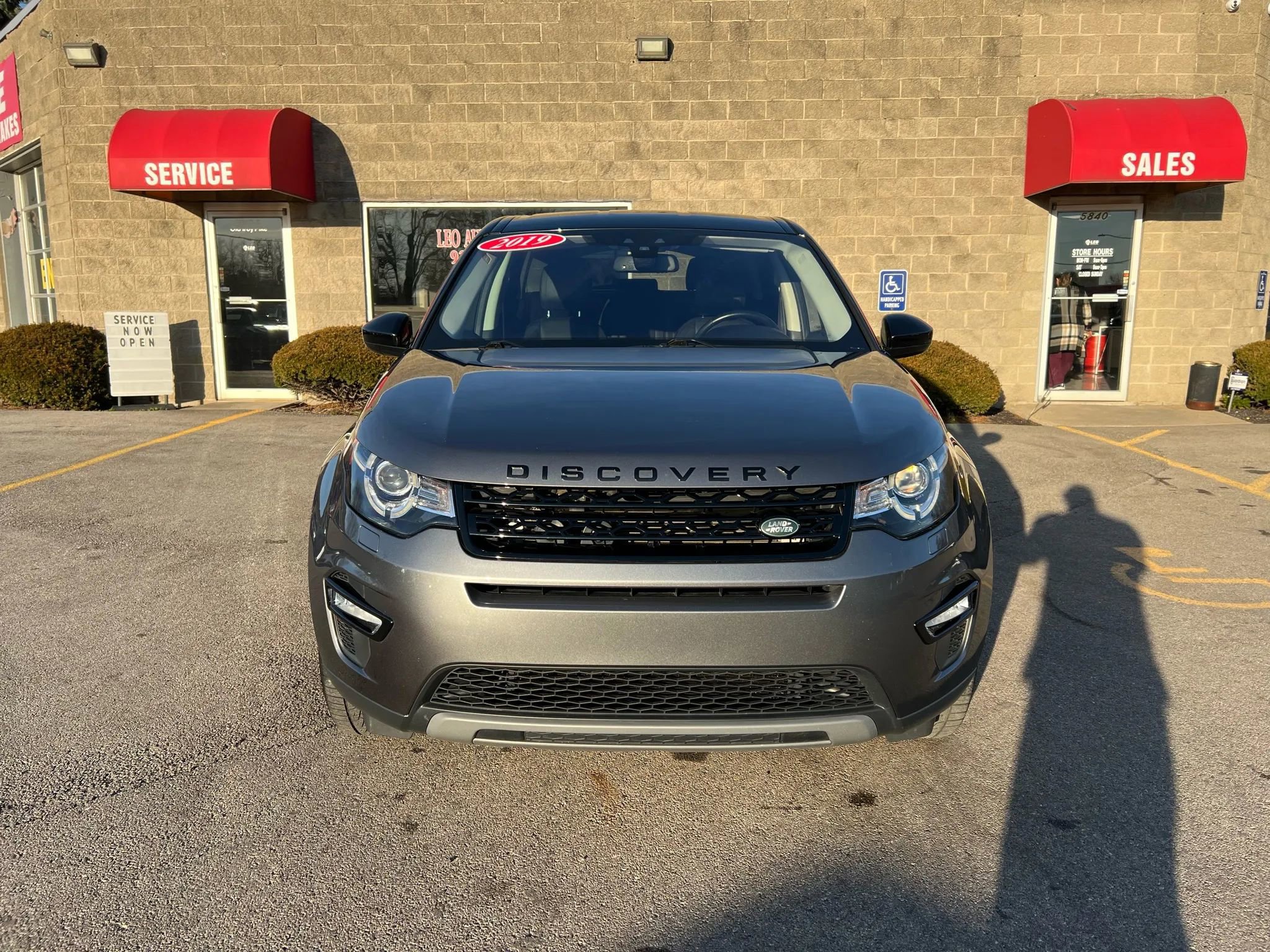 Used 2019 Land Rover Discovery Sport SE image 2
