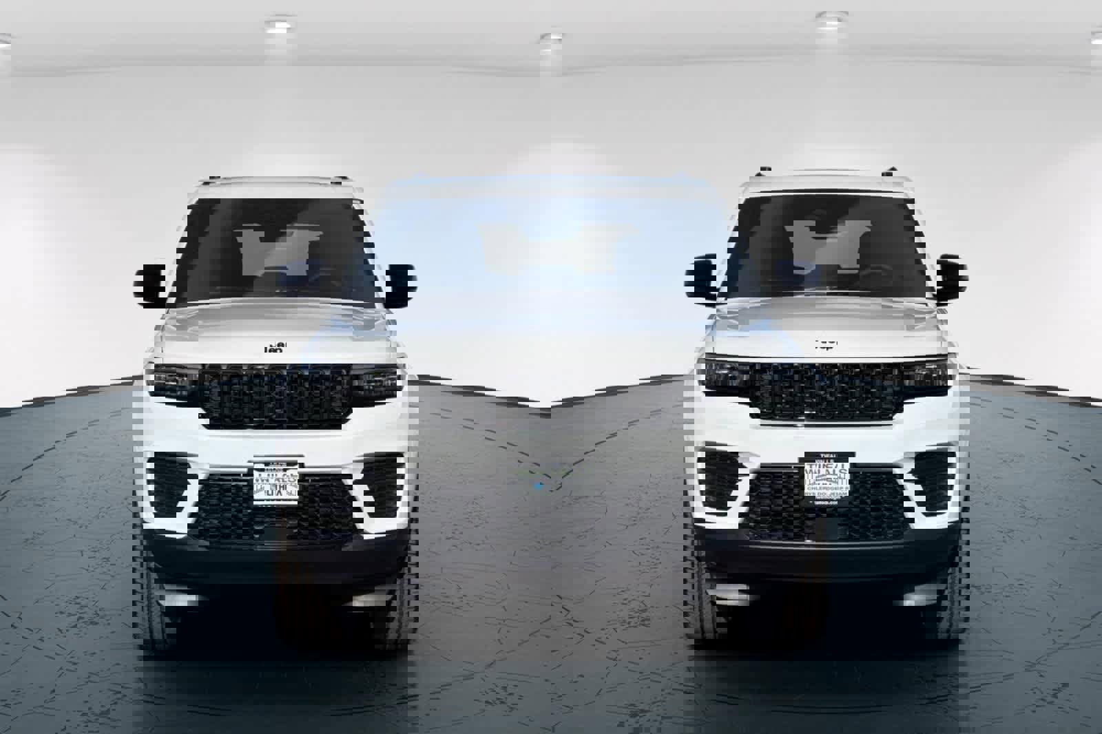 New 2025 Jeep Grand Cherokee Laredo image 10