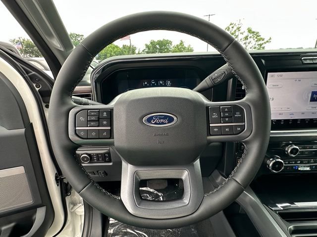 New 2026 Ford F250 Lariat w/ Black Appearance Package AWD/4WD image 8