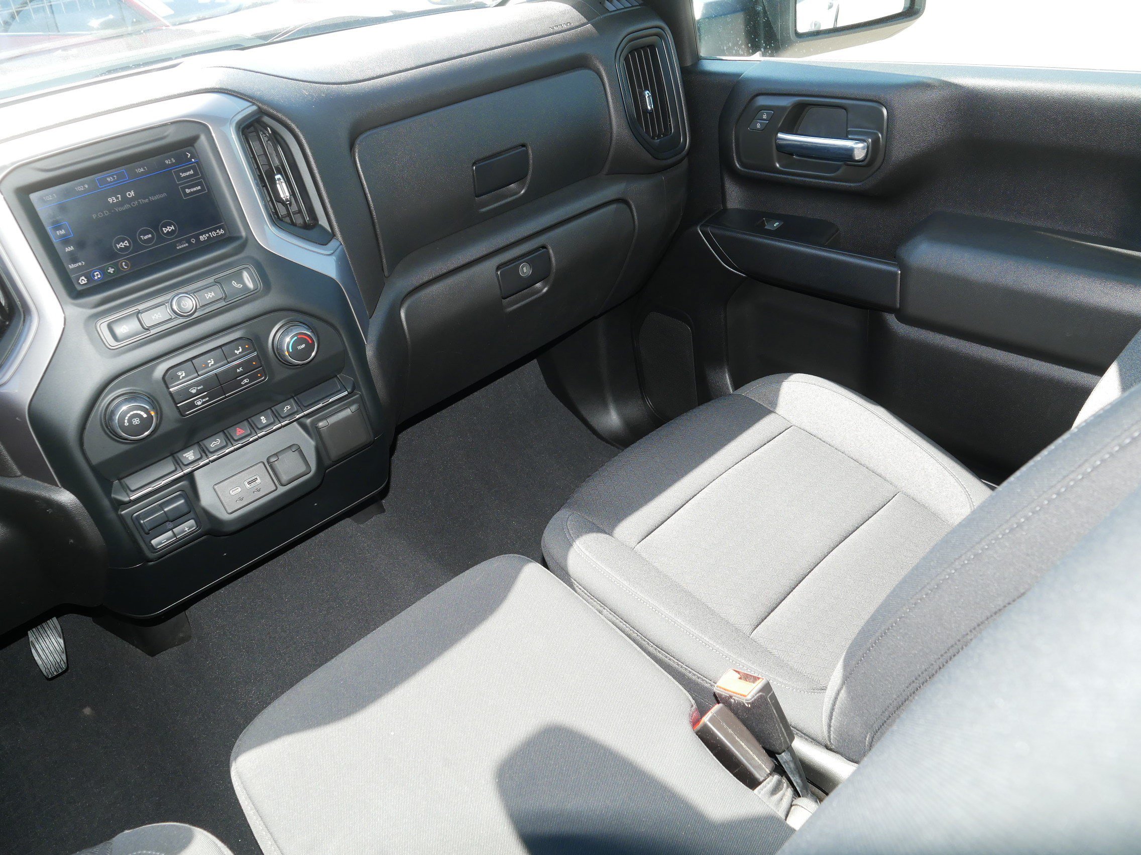 Used 2022 Chevrolet Silverado 2500 Custom w/ Custom Value Package AWD/4WD image 11