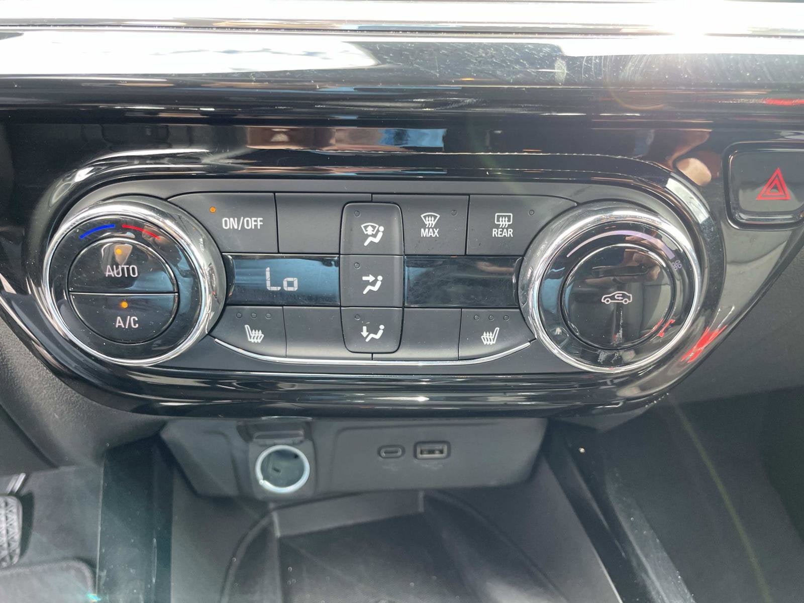 Used 2026 Chevrolet Trax RS w/ Sunroof Package FWD image 20