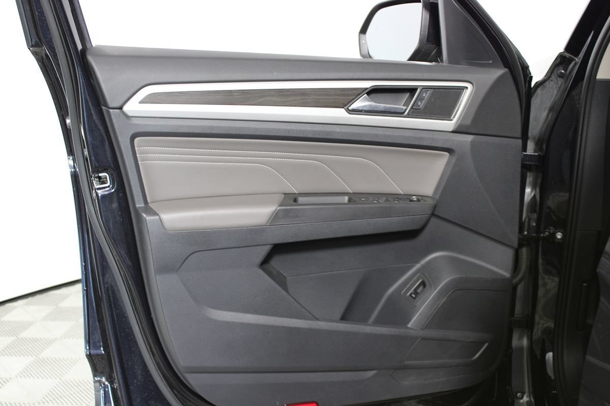 Used 2023 Volkswagen Atlas SE w/ Panoramic Sunroof Package FWD image 12